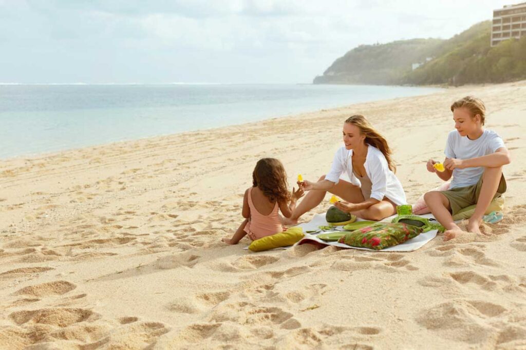 Disfruta de la playa con platos preparados este verano con el tupper y ricas recetas frescas